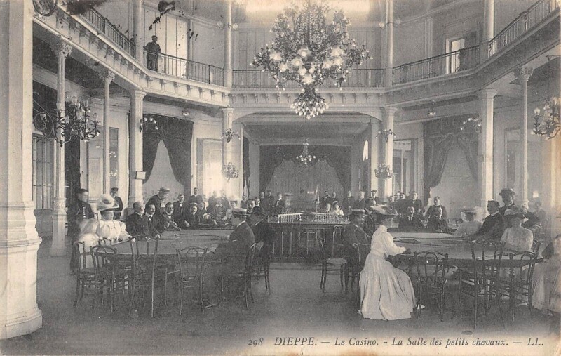 Carte postale ancienne Dieppe - Le Casino - La Salle Des Petits Chevaux à Dieppe