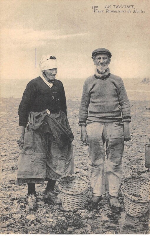 Carte postale ancienne Le Treport - Vieux Ramasseurs De Moules
