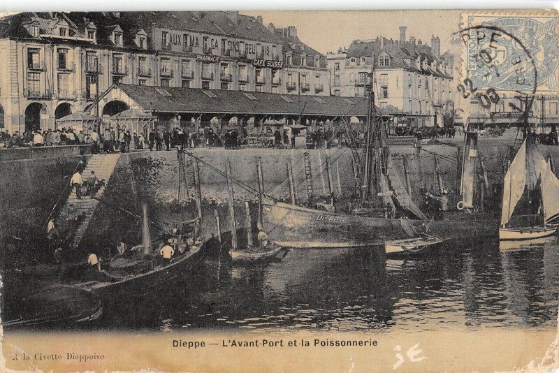Carte postale ancienne Dieppe - L'Avant Port Et La Poissonnerie - cpa émail à Dieppe