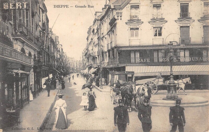 Carte postale ancienne Dieppe - Grande Rue à Dieppe