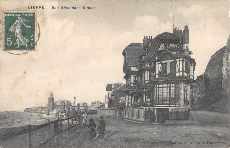 Carte postale ancienne Dieppe - Rue Alexandre Dumas à Dieppe