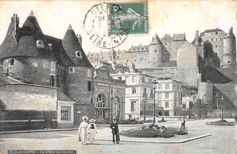 Carte postale ancienne Dieppe - La Place Du Casino à Dieppe