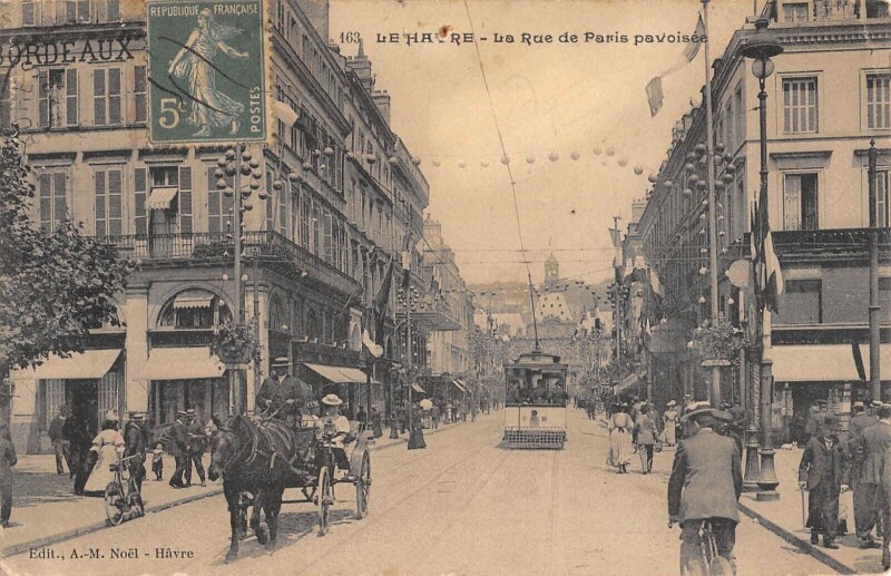 Carte postale ancienne Le Havre - La Rue De Paris Pavoisee au Havre