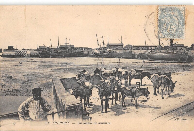 Carte postale ancienne Le Treport - Un Conseil De Ministres