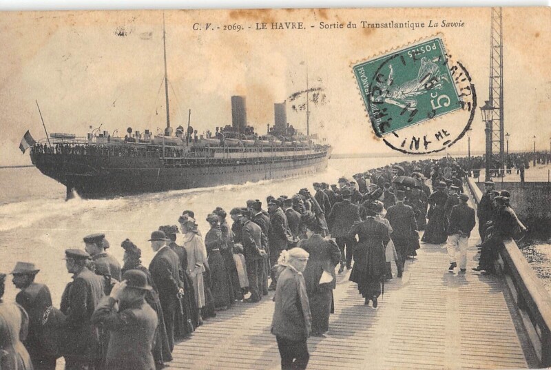 Carte postale ancienne Le Havre - Sortie Du Transatlantique La Savoie au Havre
