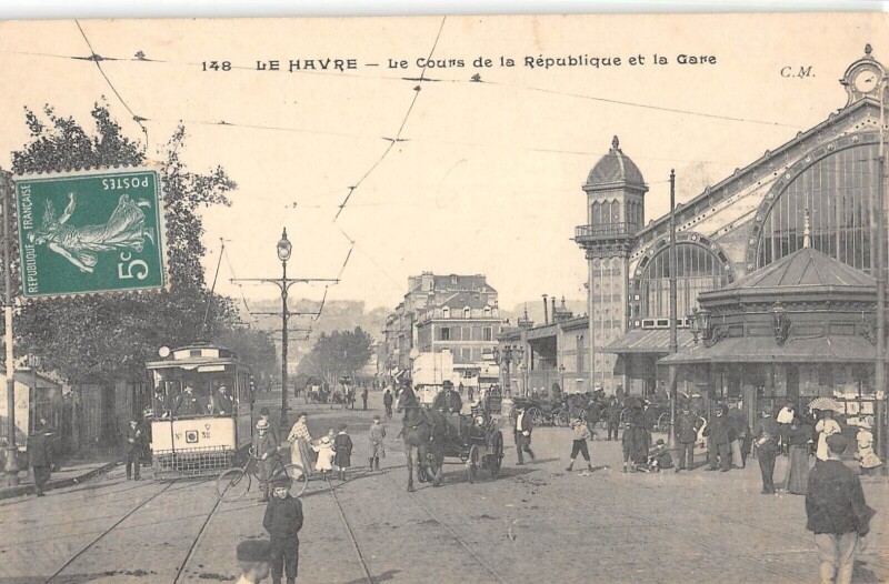 Carte postale ancienne Le Havre - Le Cours De La Republique Et La Gare au Havre