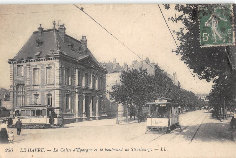 Carte postale ancienne Le Have - La Caisse D'Epargne Et Le Boulevard De Strasbourg