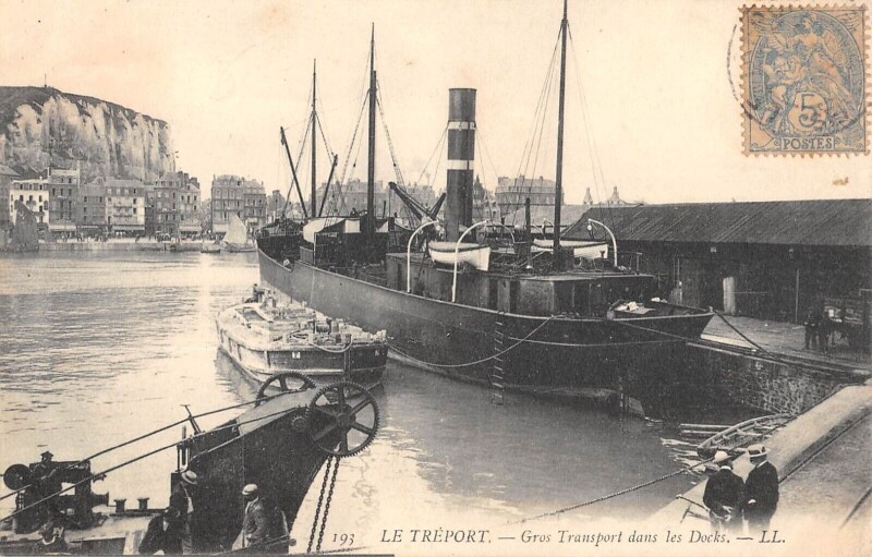 Carte postale ancienne Le Treport - Gros Transport Dans Les Docks
