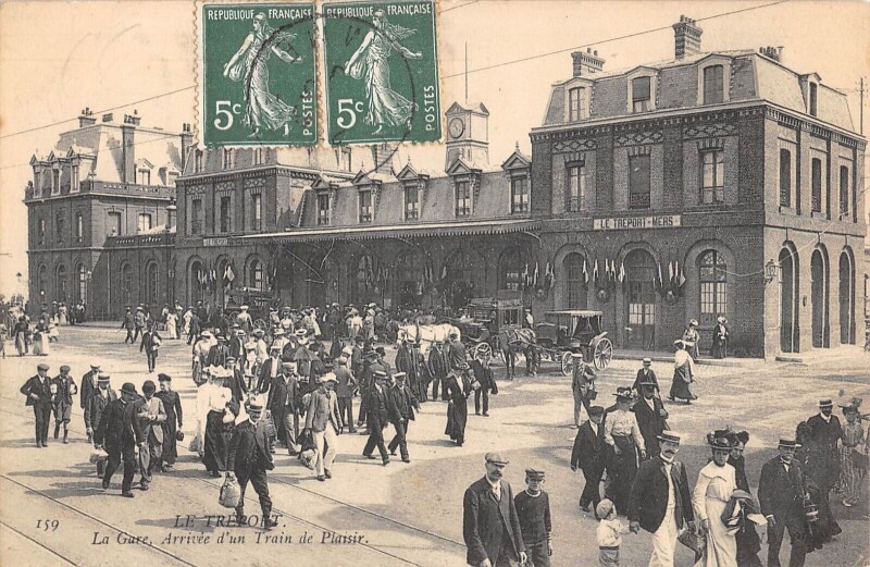 Carte postale ancienne Le Treport - La Gare - Arrivee D'Un Train De Plaisir