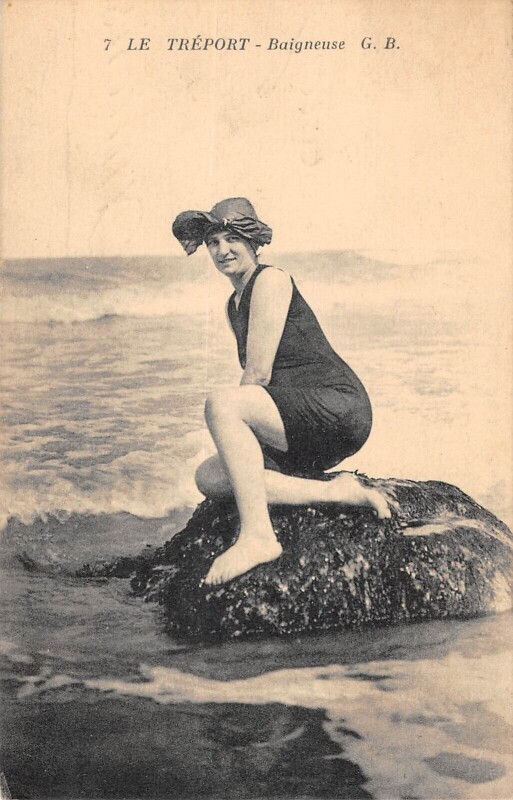 Carte postale ancienne Le Treport - Baigneuse