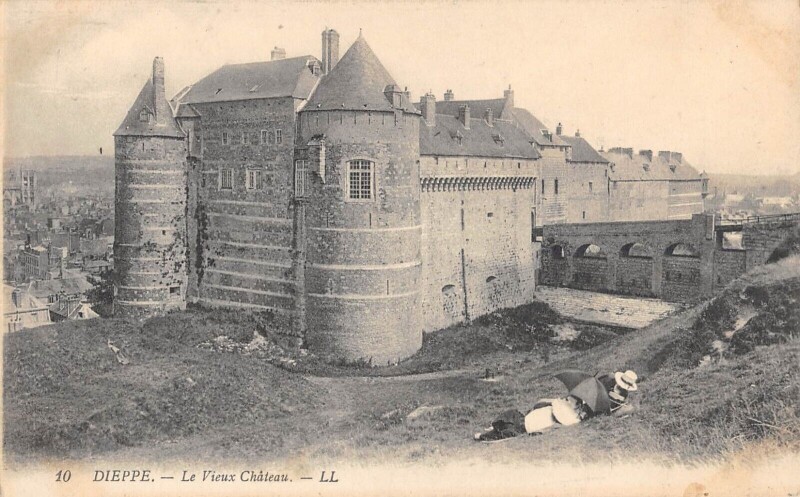 Carte postale ancienne Dieppe - Le Vieux Chateau à Dieppe