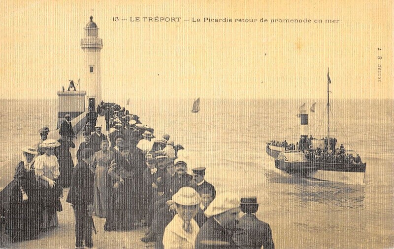 Carte postale ancienne Le Treport - La Picardie Retour De Promenade En Mer - Cpa Toilee