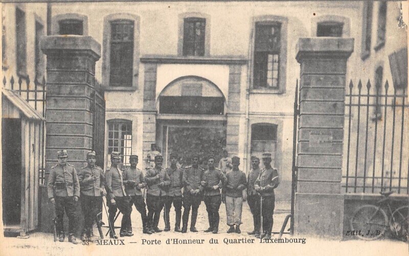 Carte postale ancienne Meaux - Porte D'Honneur Du Quartier Luxembourg à Meaux