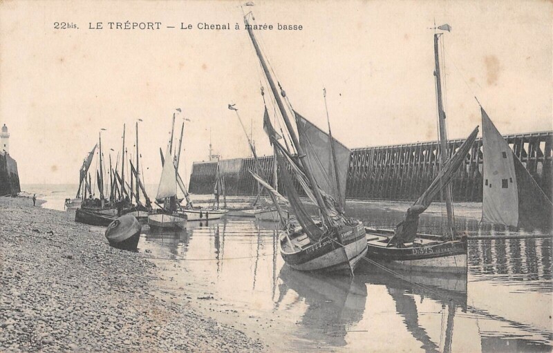Carte postale ancienne Le Treport - Le Chenal A Maree Basse