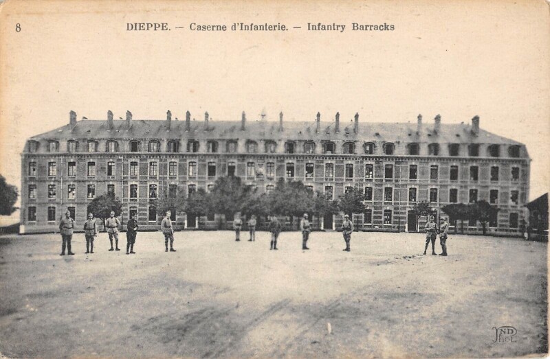 Carte postale ancienne Dieppe - Caserne D'Infanterie à Dieppe