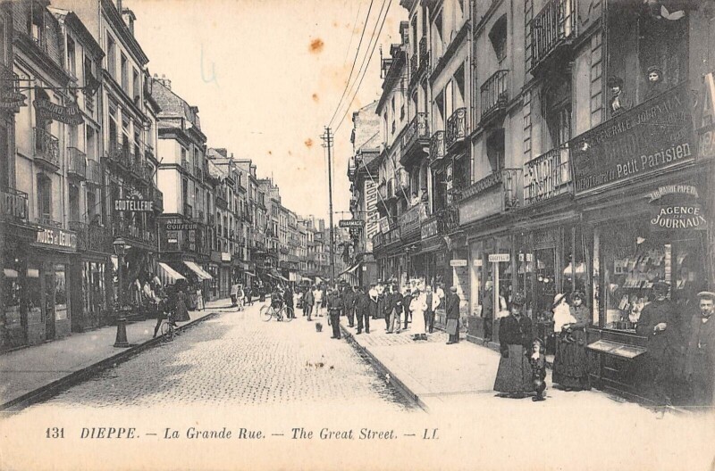 Carte postale ancienne Dieppe - La Grand Rue à Dieppe