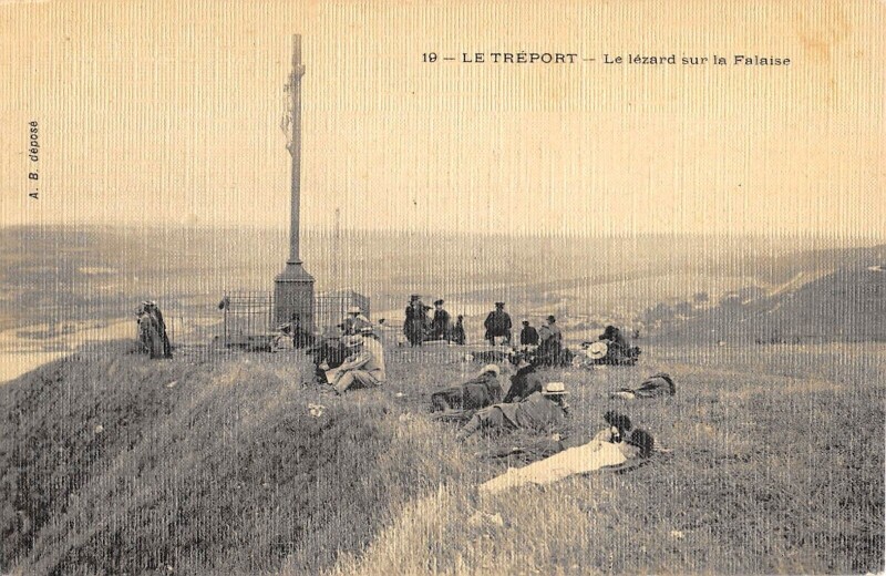Carte postale ancienne Le Treport - Le Lezard Sur La Falaise - Cpa Toilee