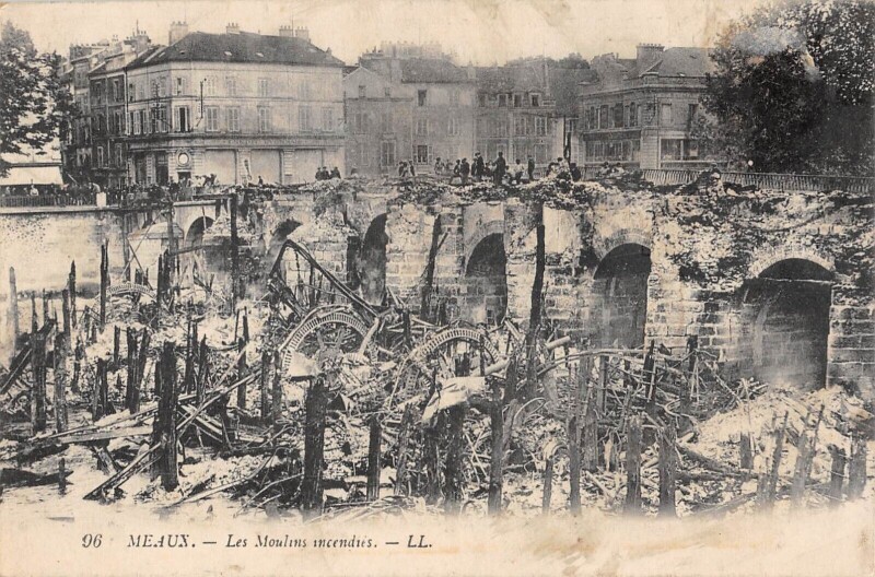 Carte postale ancienne Meaux - Les Moulns Incendies à Meaux