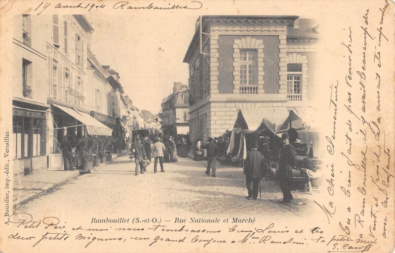 Carte postale ancienne Rambouillet  - Rue Nationale Et Marche à Rambouillet