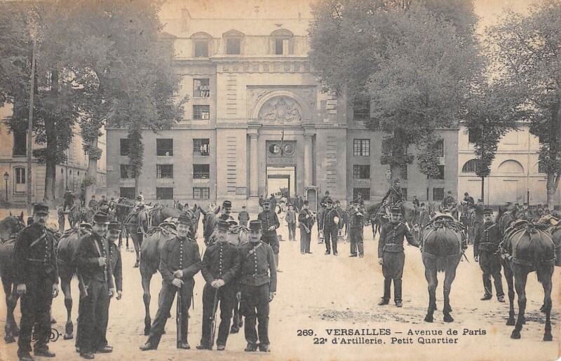 Carte postale ancienne Versailles - Avenue De Paris - 22e D'Artillerie - Petit Quartier à Versailles