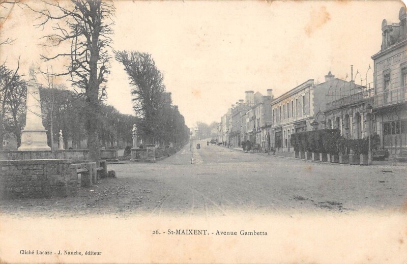 Carte postale ancienne Saint Maixent - Avenue Gambetta