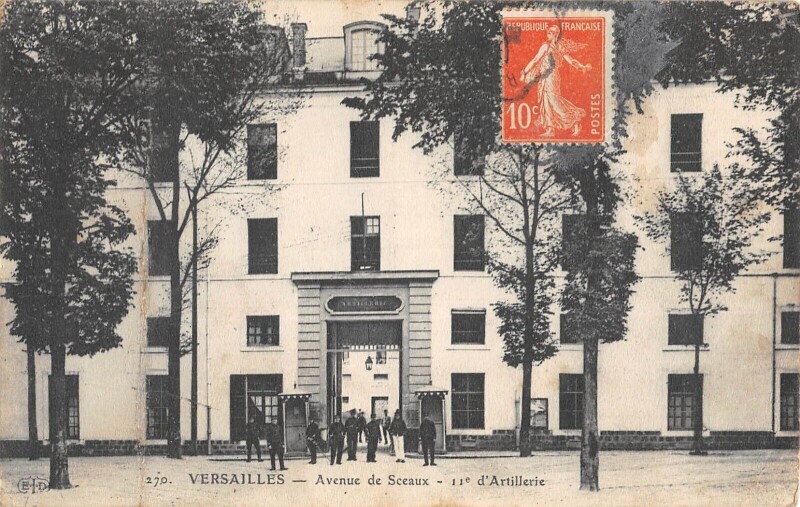 Carte postale ancienne Versailles - Avenue Sceaux - 11e D'Artillerie à Versailles