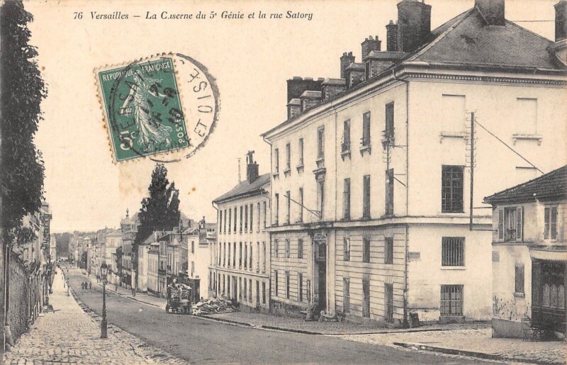 Carte postale ancienne Versailles - La Caserne Du 5e Genie Et La Rue Satory à Versailles