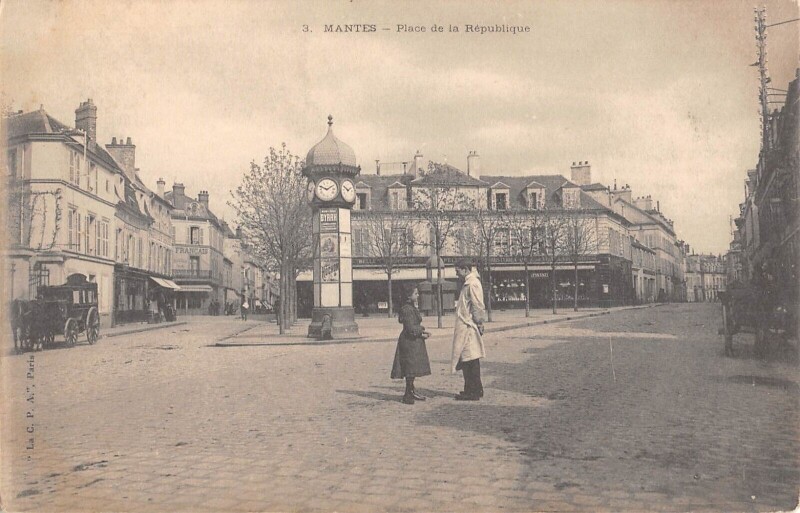 Carte postale ancienne Mantes - Place De La Republique