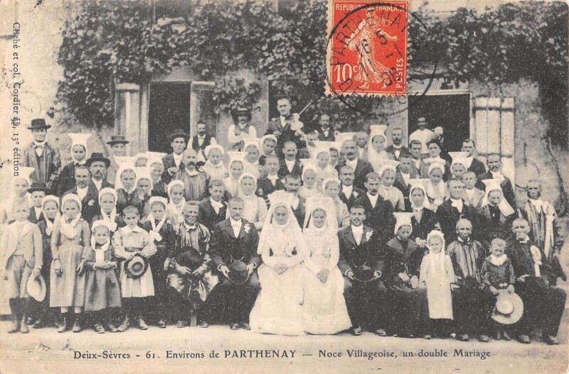 Carte postale ancienne Niort - Environs De Parthenay - Noce Villageoise - Un Double Mariage à Niort