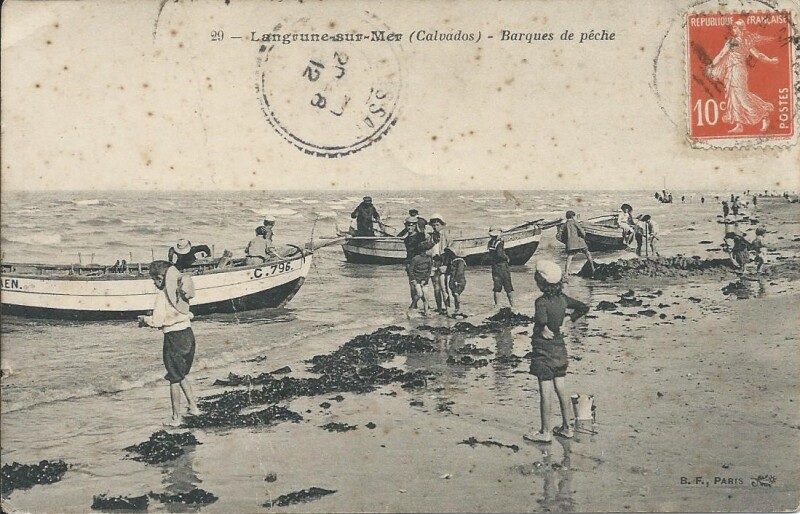 Carte postale ancienne Barques de pêche à Langrune-sur-Mer