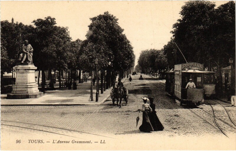 Carte postale ancienne Tours Avenue de Grammont à Tours