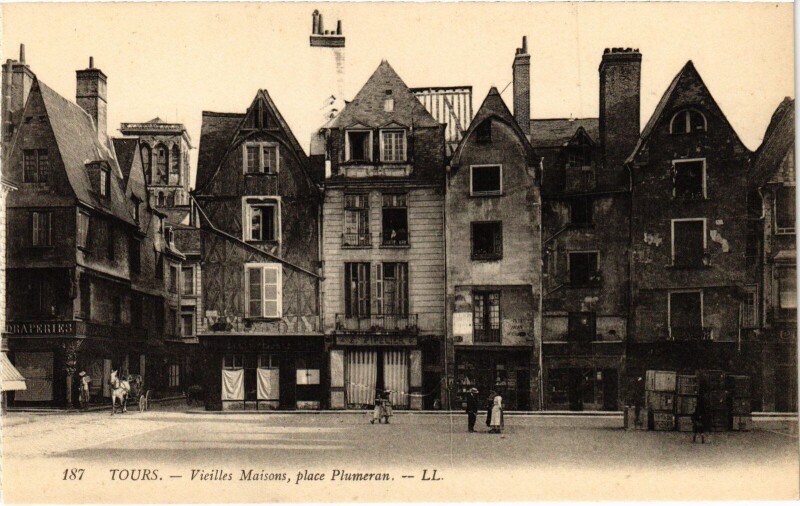 Carte postale ancienne Tours vieilles maisons, Place Plumeran à Tours