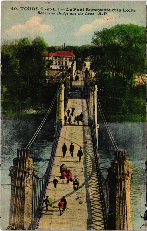 Carte postale ancienne Tours Pont Bonaparte et la Loire à Tours