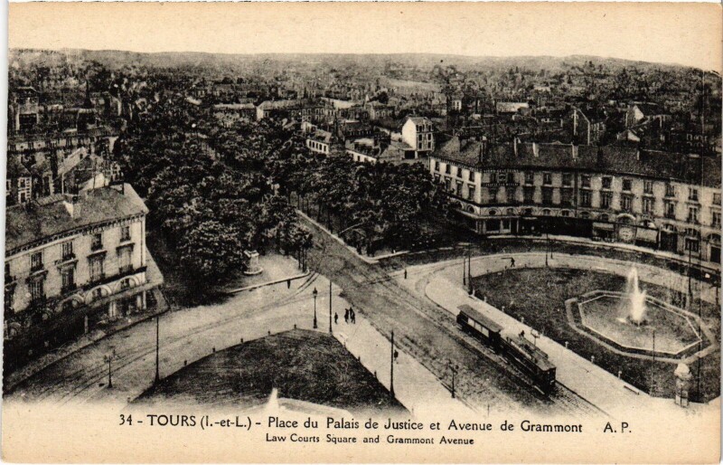 Carte postale ancienne Tours Place du Palais de Justice à Tours