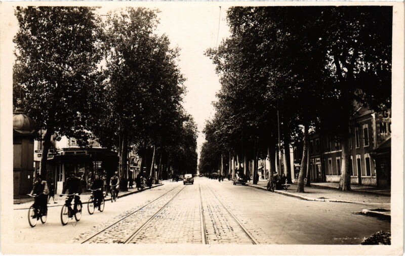 Carte postale ancienne Tours Avenue Grammont à Tours