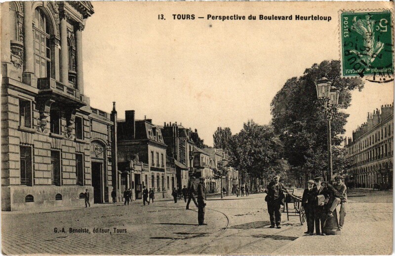 Carte postale ancienne Tours Perspective du Boulevard Heurteloup à Tours