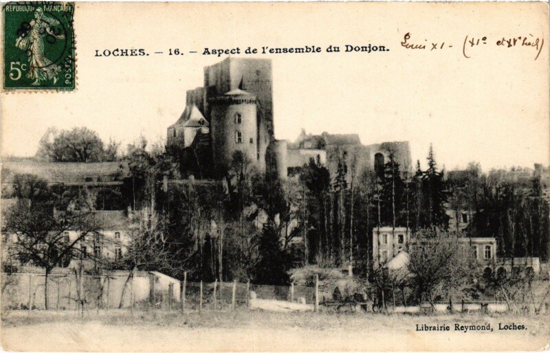 Carte postale ancienne Loches Aspect de l'ensemble du Donjon à Loches