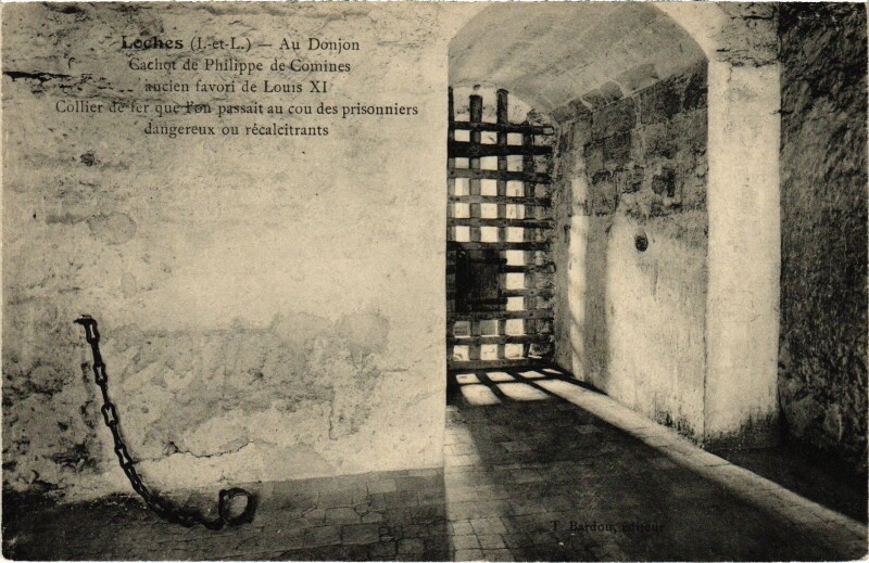Carte postale ancienne Loches Au Donjon Cachot de Philippe de Comines à Loches