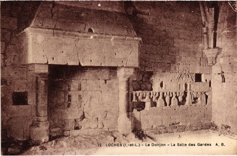 Carte postale ancienne Loches le Donjon Salle des Gardes à Loches