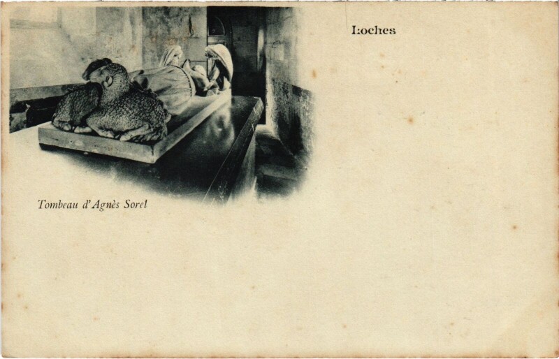 Carte postale ancienne Loches Tombeau d'Agnes Sorel à Loches