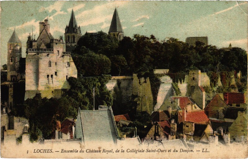 Carte postale ancienne Loches Ensemble du Chateau Royal à Loches