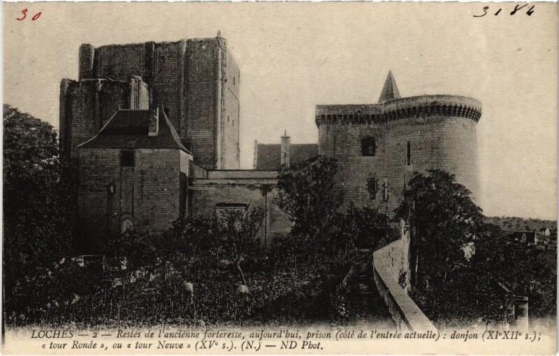 Carte postale ancienne Loches Restes de l'ancienne forteresse à Loches