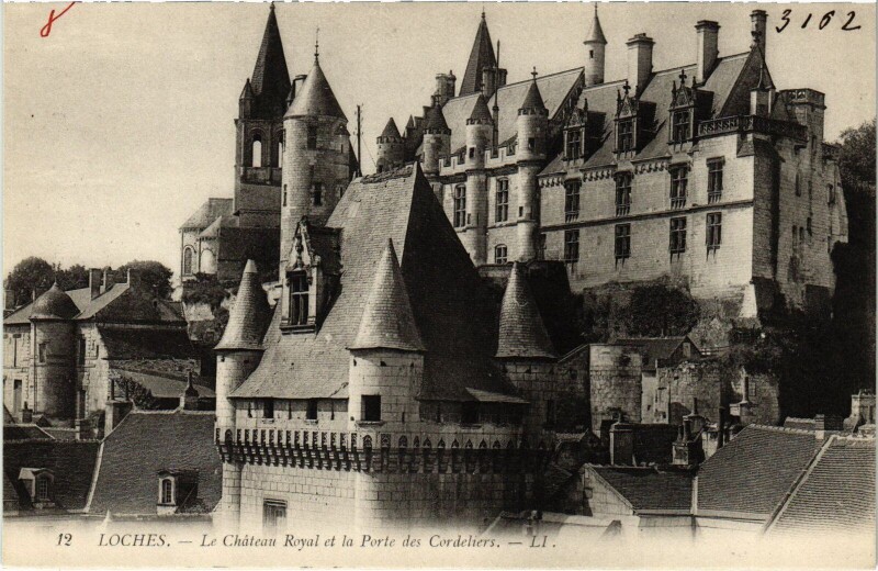 Carte postale ancienne Loches Chateau Royal à Loches