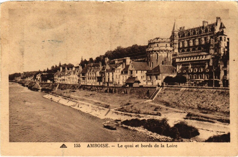 Carte postale ancienne Amboise Le Quai et bords de la Loire à Amboise