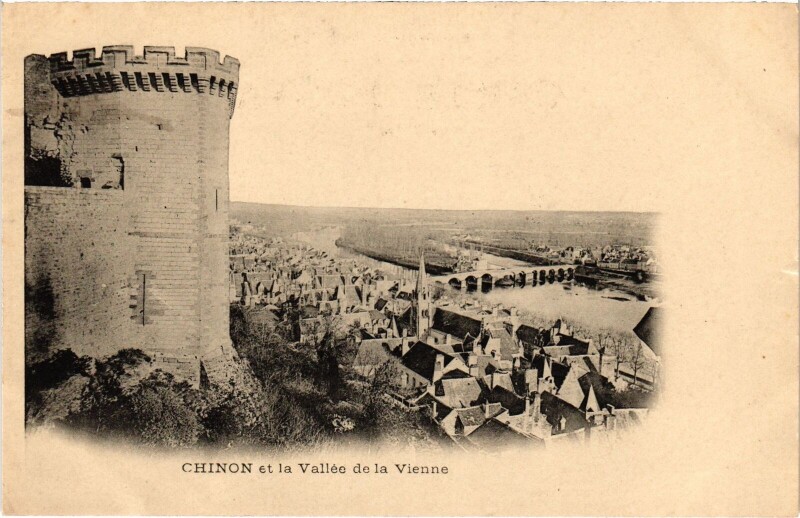 Carte postale ancienne Chinon et la Vallee de la Vienne à Chinon