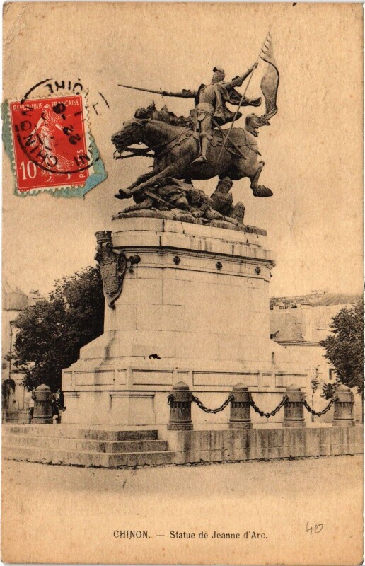 Carte postale ancienne Chinon Statue de Jeanne d'Arc à Chinon