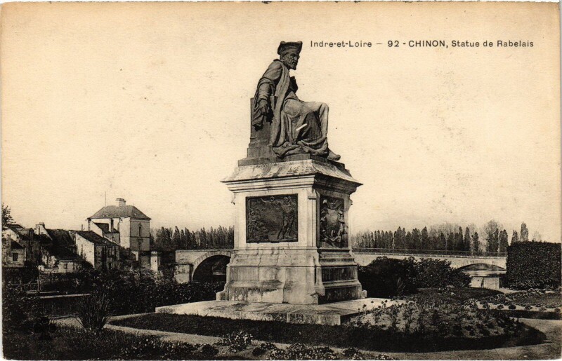 Carte postale ancienne Chinon Statue de Rabelais à Chinon