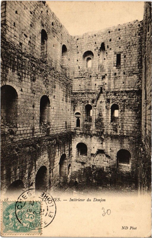 Carte postale ancienne Loches Interieur du Donjon à Loches