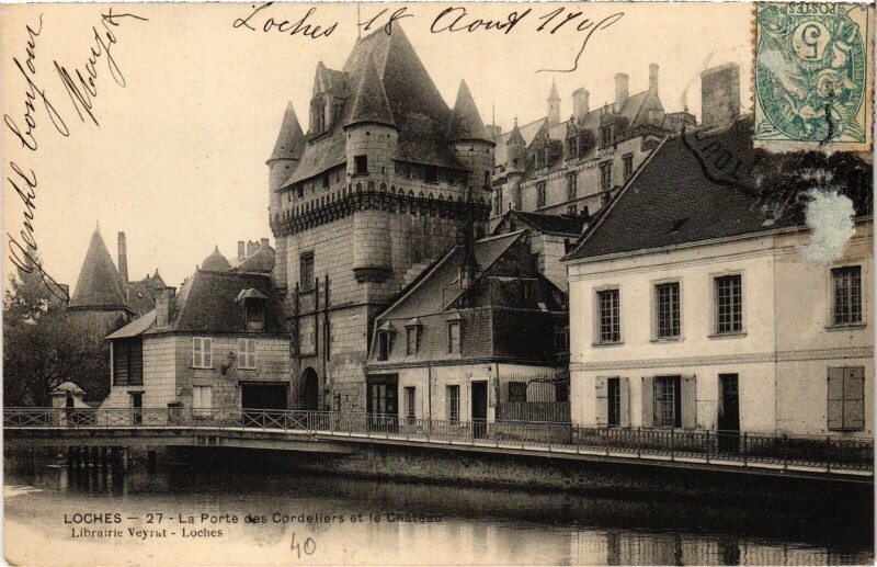 Carte postale ancienne Loches Porte des Cordeliers et Chateau à Loches