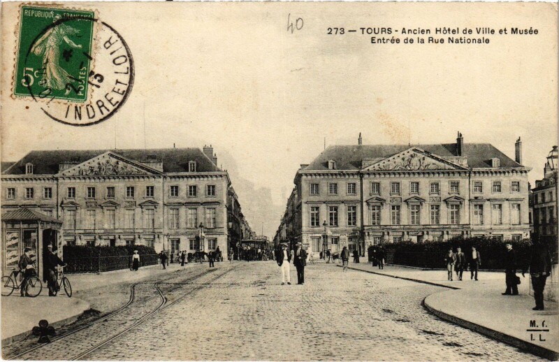 Carte postale ancienne Tours Hotel de Ville et Musee à Tours